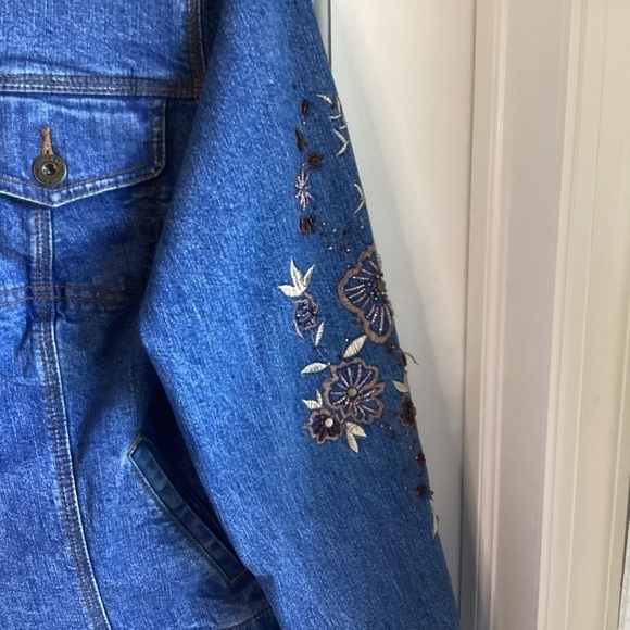 Avenue Jeans Women’s Denim Jacket With Embroidery And Beading. Size 14/16 - Picture 3 of 9